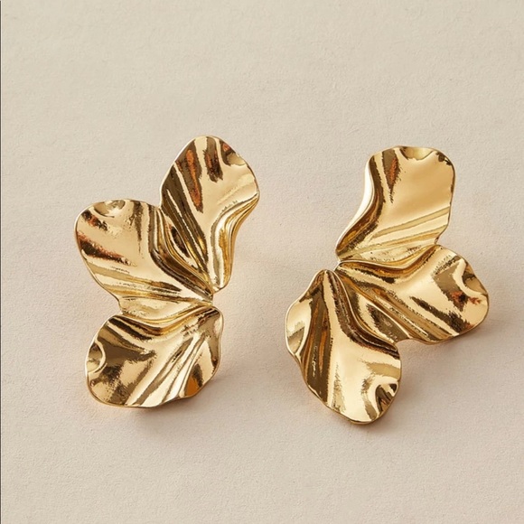 Jewelry - Irregular flower statement earrings